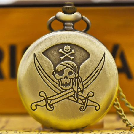 Vue de Face Montre à Gousset Tête de Mort Emblème du Capitaine Pirate