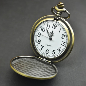 Montre à Gousset Tête de Mort Emblème du Capitaine Pirate