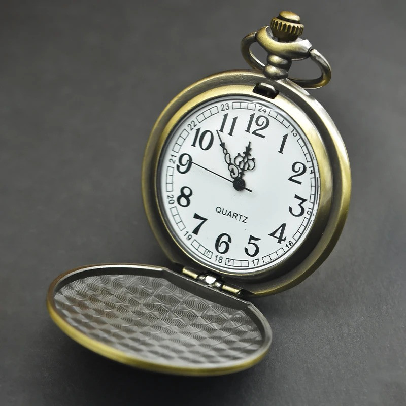 Montre à Gousset Tête de Mort Emblème du Capitaine Pirate