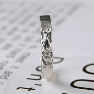 Bague Ajustable Minimaliste Têtes de Mort "Visage Spectral"
