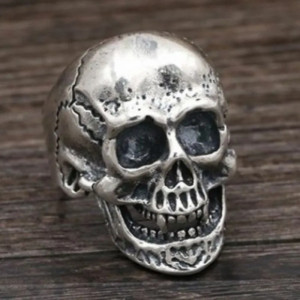 Avant Bague Tête de Mort Chevalière Massive "Le Crâne Balafré"- Argent 925
