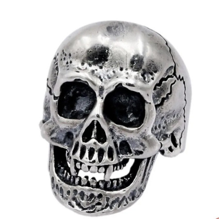 Vue générale Bague Tête de Mort Chevalière Massive "Le Crâne Balafré"- Argent 925