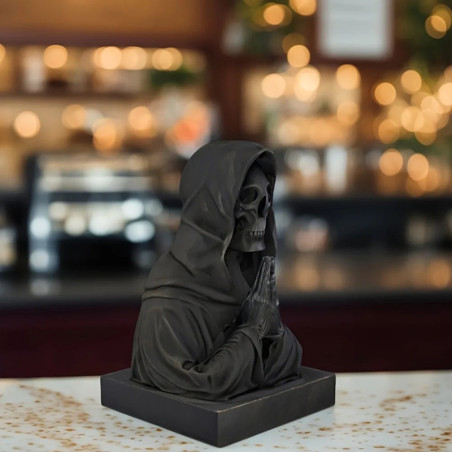 vue de Cote Statuette Tête de Mort "Moine des Ombres"