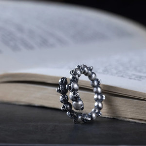 Vue de Face Bague Tête de Mort “Mur des Âmes” - Argent 925