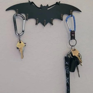 Vue de Cote Porte-Clés Mural Chauve-Souris & Porte-Bijoux Gothique - Organisateur 7 Crochets (29cm)