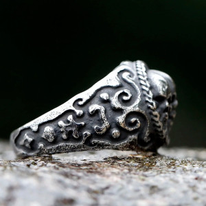 Vue latérale Bague Tête de Mort “Masque des Veilleurs” en Argent 925