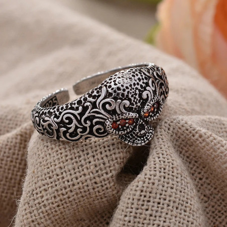 Bague Tête de Mort “Regard Carmesin” en Argent 925