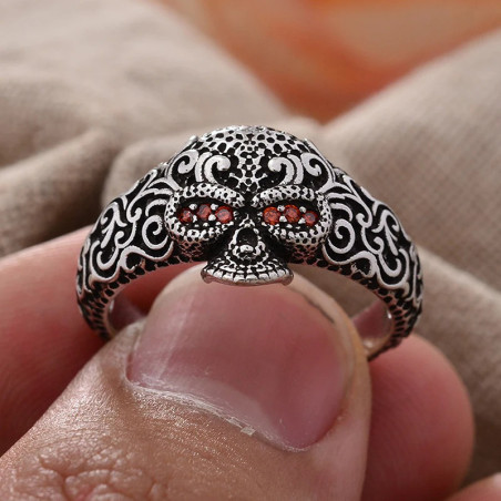 Avant Bague Tête de Mort “Regard Carmesin” en Argent 925
