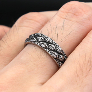 Vue Portée Bague Oeil d'Horus - La Tresse Protectrice
