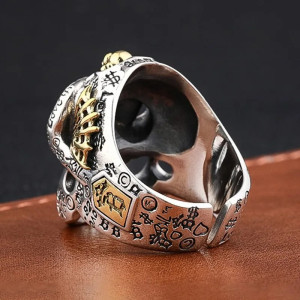 Vue latérale  Bague Tête de Mort "Oracle de l’Ombre Bleue" en Argent 925