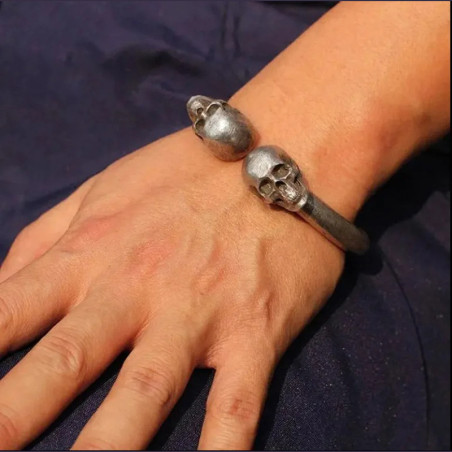 Vue Portée Bracelet Tête de Mort "Dualité des Os"