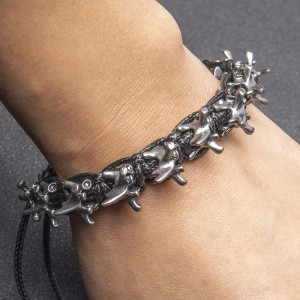 Vue Portée Bracelet Tête de Mort "Vertèbres de l’Instinct"
