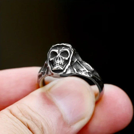 Bague Tête de Mort Gothique - Crâne Central « Gardien des Profondeurs »