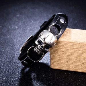 Avant Bracelet Tête de Mort Cuir "Crâne d’Acier Rebelle"