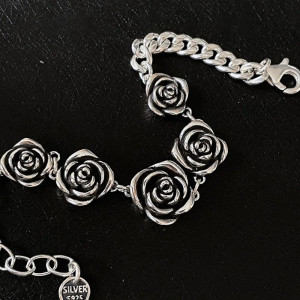 Bracelet Rose Gothique en Argent 925 "Étreinte Florale Nocturne"