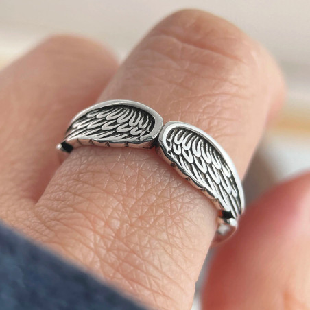 Vue Portée Bague Rock Ailes d’Ange Rock « Étreinte Céleste »
