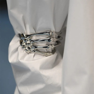 Vue Portée Bracelet Rock Goth Manchette Squelette "Poignée des Os Maudits"