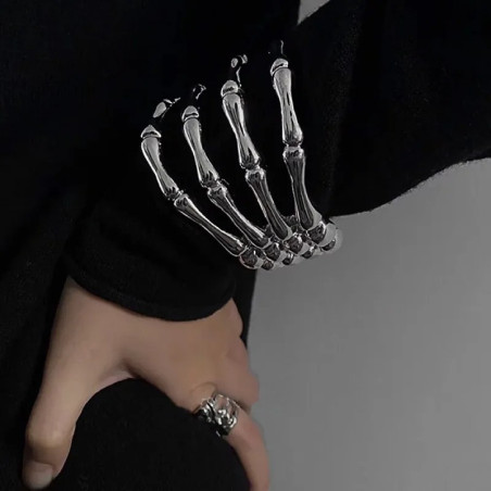 Vue Portée Bracelet Rock Goth Manchette Squelette "Poignée des Os Maudits"