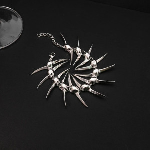 Vue de Face Bracelet Manchette Punk "Épines de l’Insoumission"