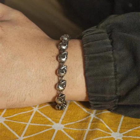 Vue portée du Bracelet Tête de Mort Crânes Enchaînés de l’Ombre