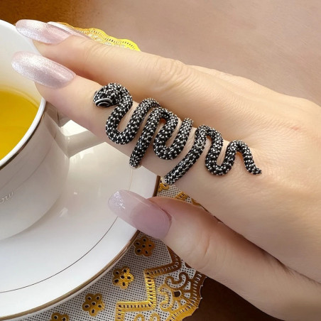 Vue Portée Bague Serpent Envoûtant Pavée Noire - Argent 925 « Hypnose Nocturne »