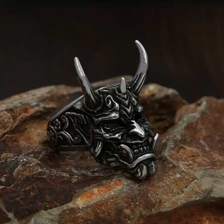 Vue de Cote Bague Goth Démon Cornu "Seigneur des Abysses"