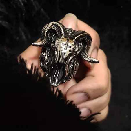 Vue Portée Bague Tête de Mort Baphomet "Sceau du Bouc Profané"