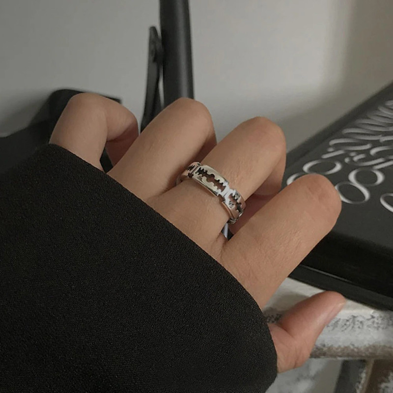 Vue Portée Bague Rock “Tranchant Rebelle” - Argent 925