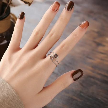 Vue Portée Bague Punk Rock Argent 925 - Étreinte de l’Épingle Rebelle