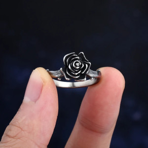 Avant Bague Rock "Rose d’Acier Noire"