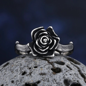 Bague Rock "Rose d’Acier Noire"