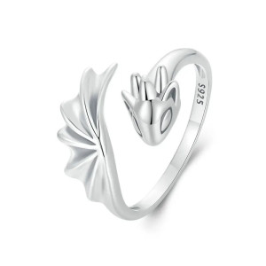 Vue générale Bague Dragon "Étreinte des Ailes Silencieuses Bébé Dragon" - Argent 925