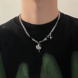 Collier Tête de Mort "Crocs du Prédateur Silencieux"
