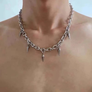 Collier Punk Rock Chaîne à Pointes “Rituel d’Acier”