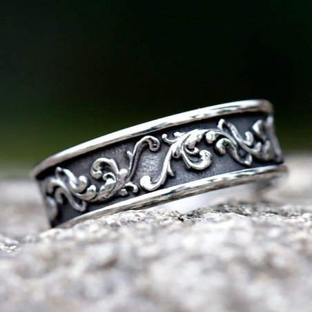 Vue de Face Bague Rock Gravures Baroques Nocturnes