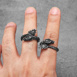 Vue Portée Bague Viking Dragon "Serment d’Obsidienne Noire"