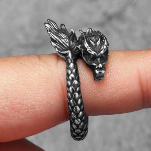 Vue Portée Bague Viking Dragon "Serment d’Obsidienne Noire"