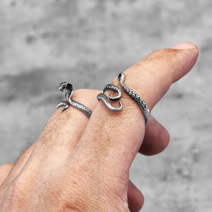 Vue Portée Bague Kraken "Serment des Abysses"