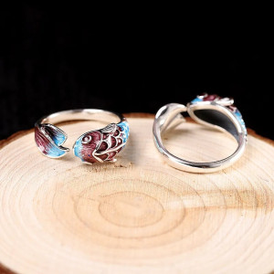 Vue de face Bague Rock “Electric Chromatic Rebel Koi”