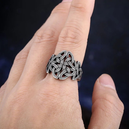 Vue Portée Bague Viking "Nœud du Destin"