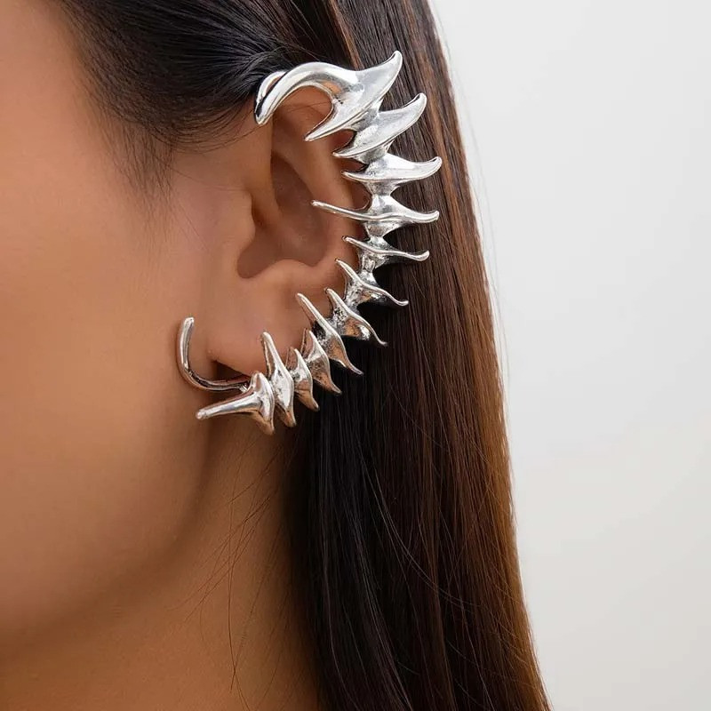 Bijou d’Oreille Gothique Épine Dorsale “Vertèbres du Dragon” Couleur Argent