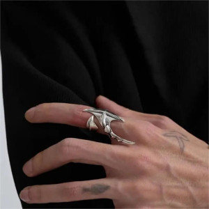 Vue Portée Bague Gothique "Griffe Démoniaque"