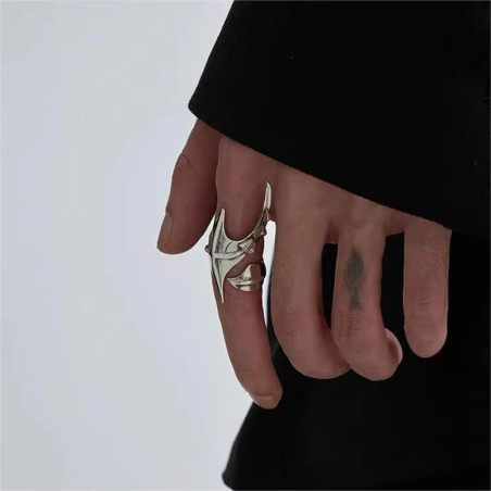 Vue Portée Bague Gothique "Griffe Démoniaque"