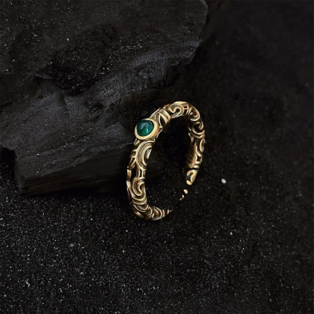 Bague Gothique à Pierre Verte “Sceau d’Émeraude Occulte” Couleur or