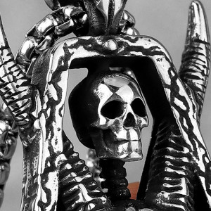 Collier Tête de Mort Gothique "Sarcophage du Démon Éveillé"