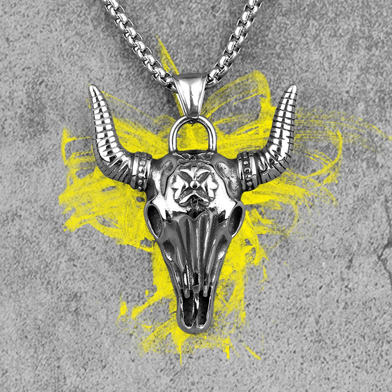 Vue de Face Collier Tête de Mort  "Crâne de Vache Totémique"