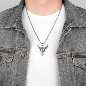 Vue Portée Collier Tête de Mort  "Crâne de Vache Totémique"