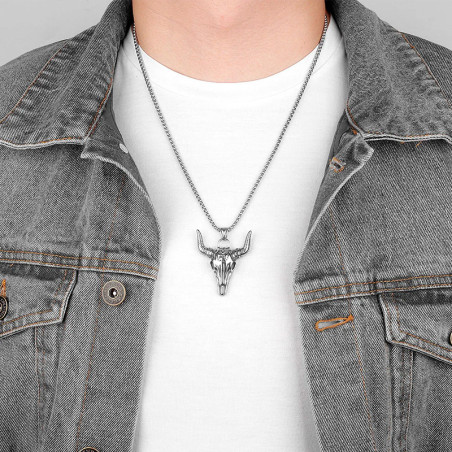 Vue Portée Collier Tête de Mort  "Crâne de Vache Totémique"
