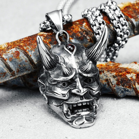 Vue de Face Collier Tête de Mort "Masque Oni du Jugement"