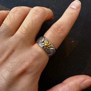 Vue Portée Bague Rock - Ailes du Soleil Noir